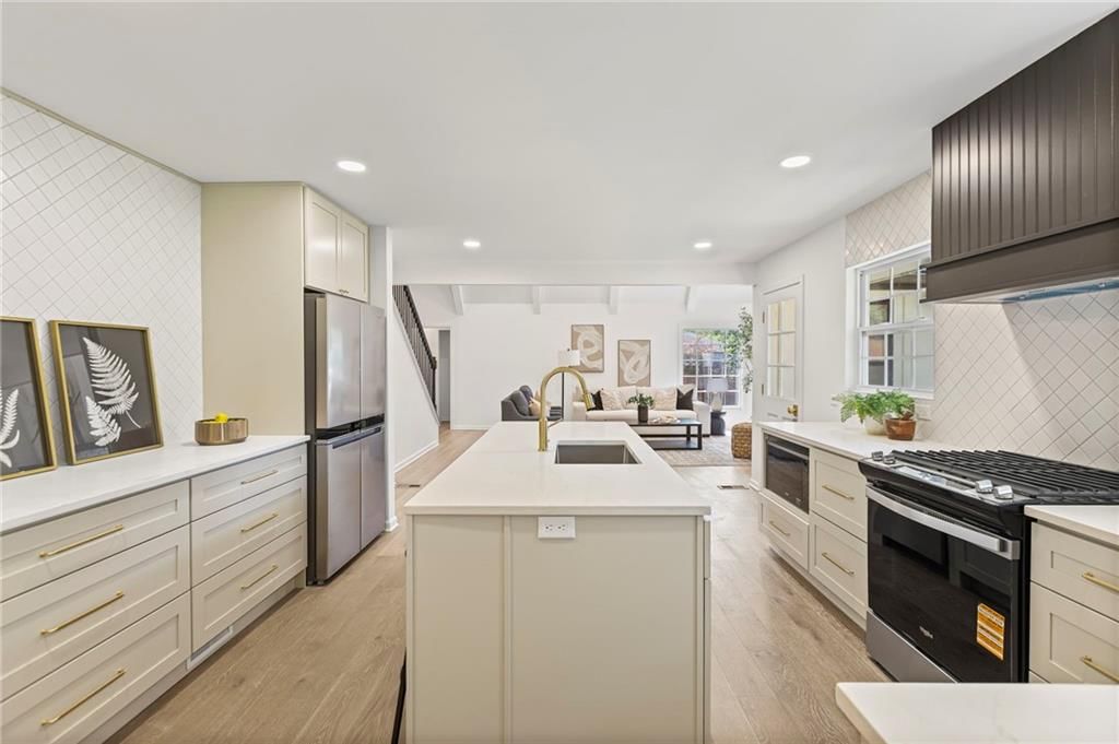 Photo 19 of 52 - 7401 W 99th Street