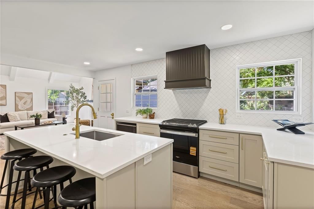 Photo 21 of 52 - 7401 W 99th Street