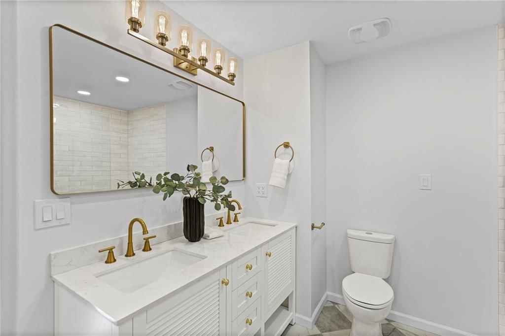 Photo 24 of 52 - 7401 W 99th Street