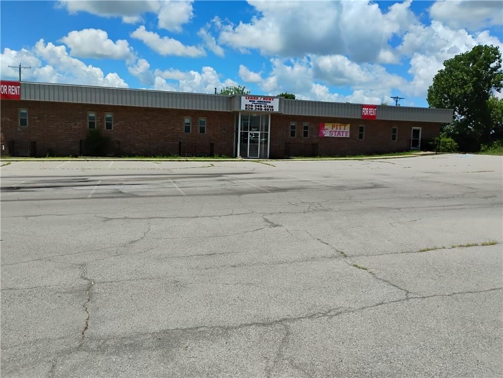 2807 N Broadway Street — photo 2