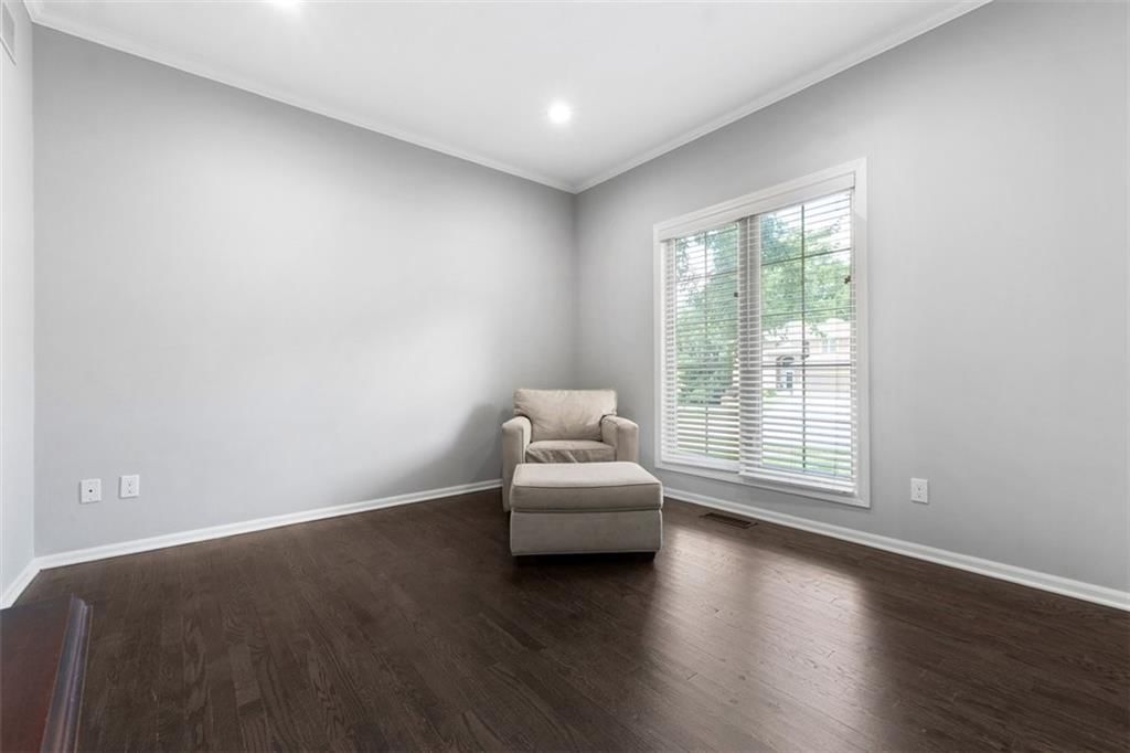 Photo 6 of 43 - 5329 Park Street