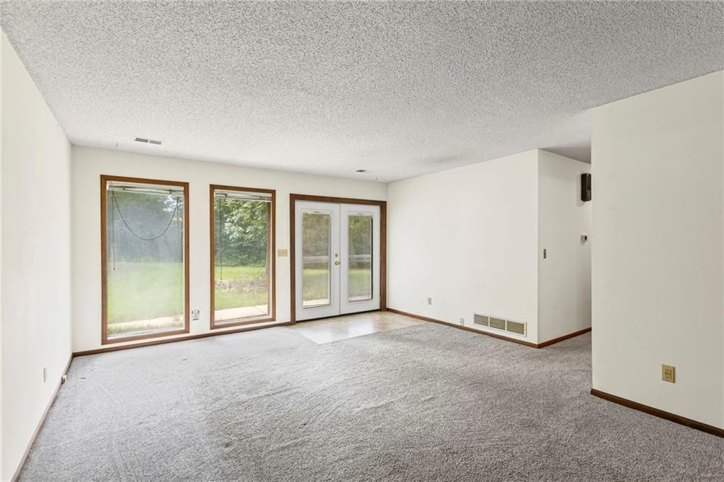 28543 W 85th Terrace — photo 3