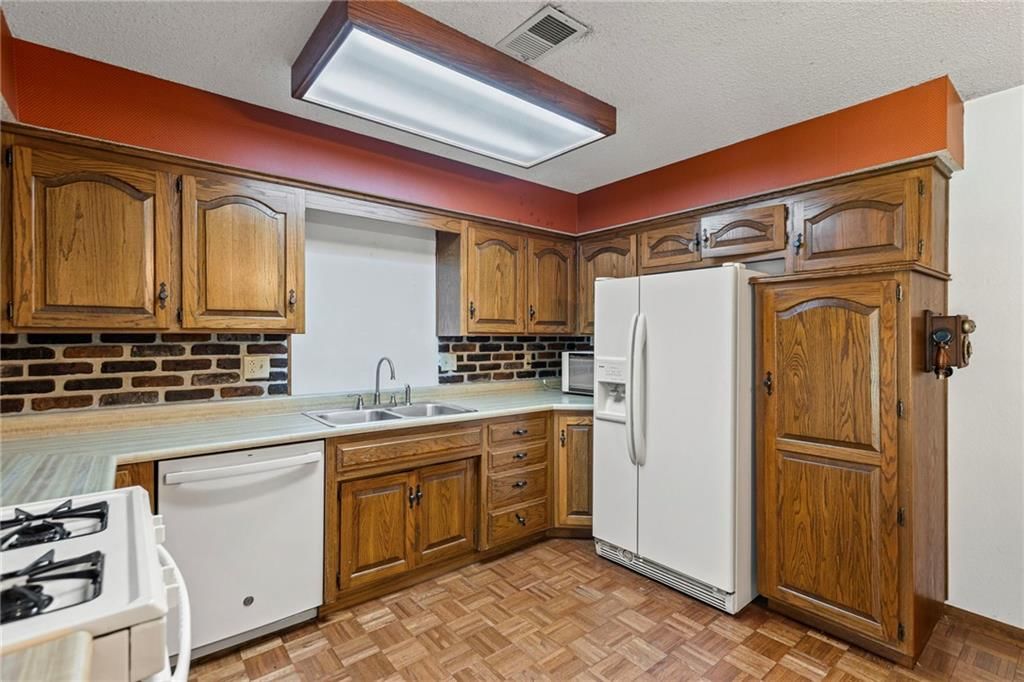 28543 W 85th Terrace — photo 8