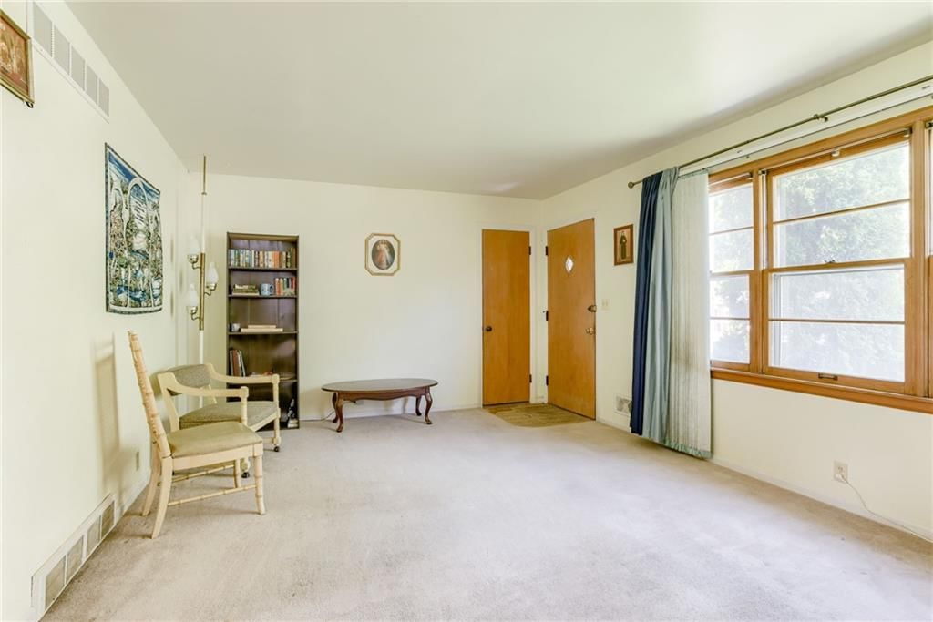Photo 5 of 33 - 8617 E 52nd Street