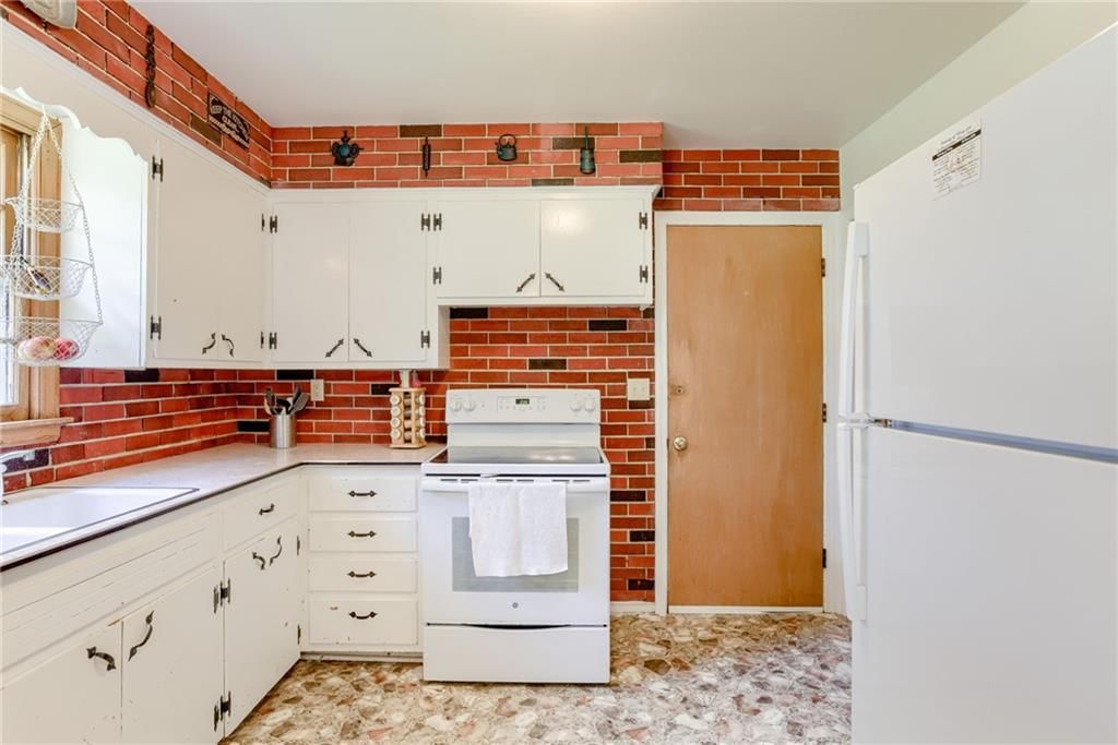 Photo 13 of 33 - 8617 E 52nd Street