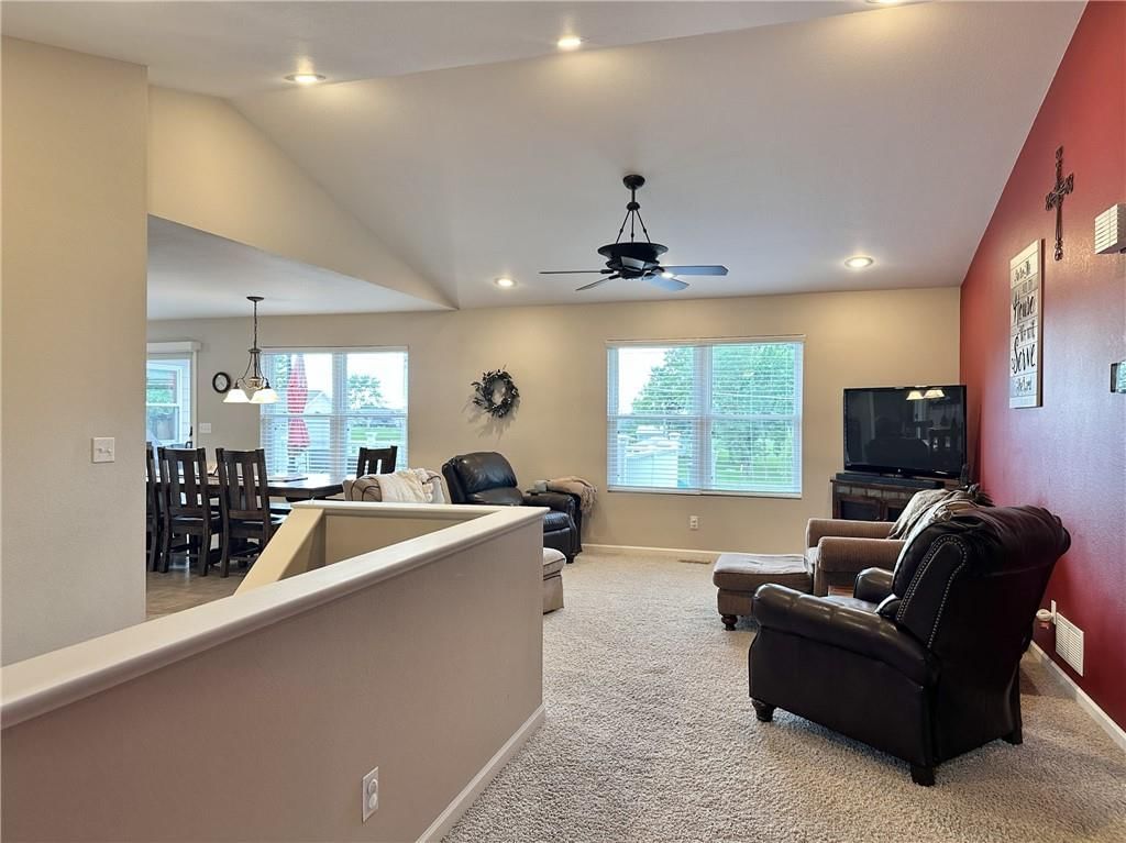 Photo 5 of 38 - 2101 Mariner Road