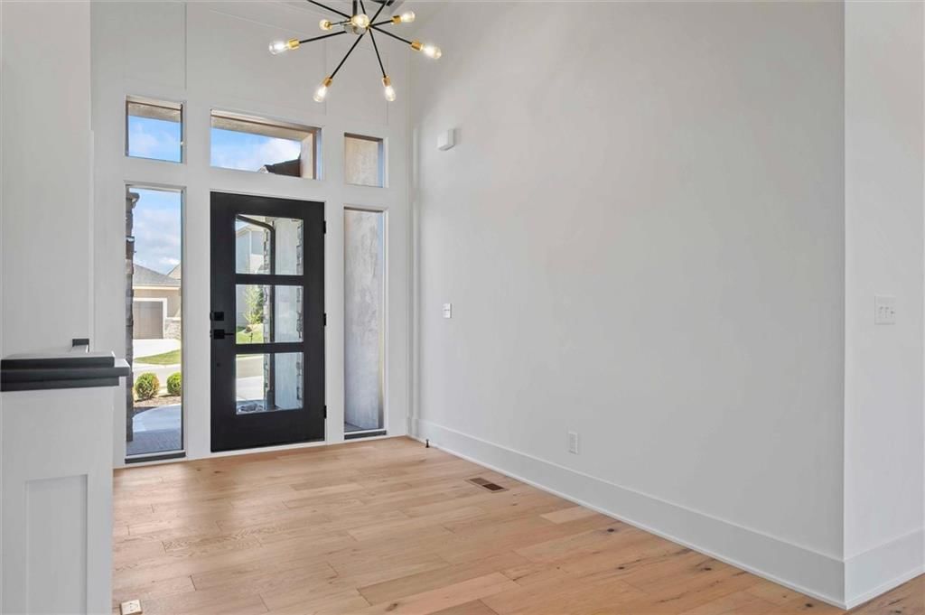 8020 Round Prairie Street — photo 4
