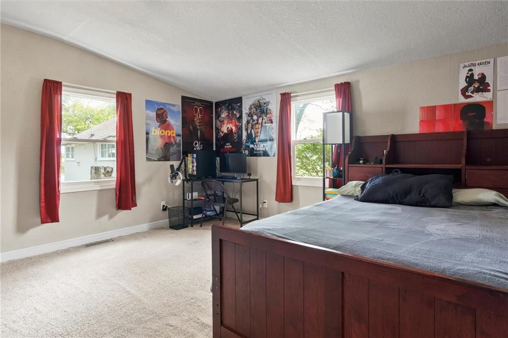 308 N Clark Street — photo 24