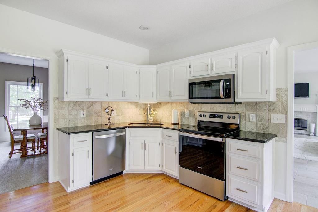 13904 W 110th Terrace — photo 7