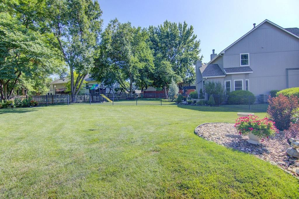 13904 W 110th Terrace — photo 33