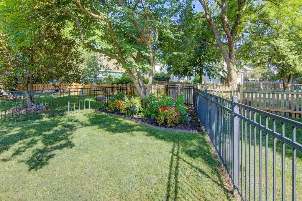 13904 W 110th Terrace — photo 35