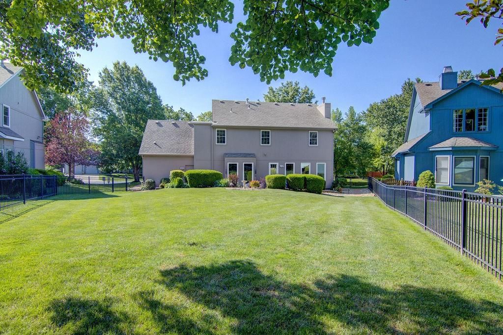 13904 W 110th Terrace — photo 36