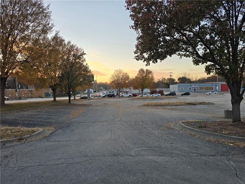 11200 E Truman Road — photo 3