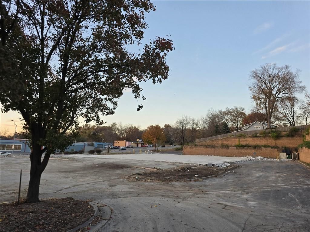 11200 E Truman Road — photo 4