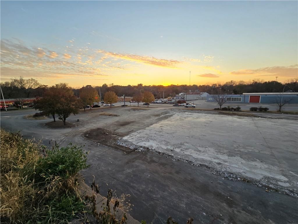 11200 E Truman Road — photo 9