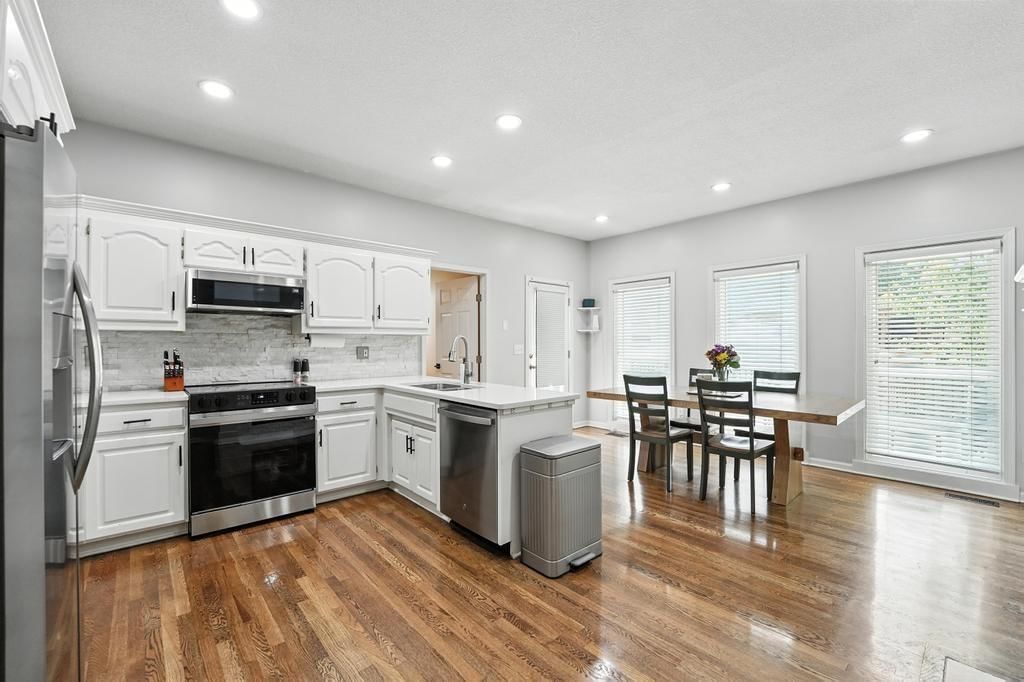 Photo 11 of 50 - 5136 NE Ash Grove Drive