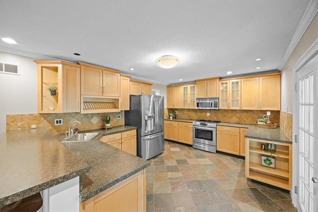 11907 W 143RD Street — photo 11