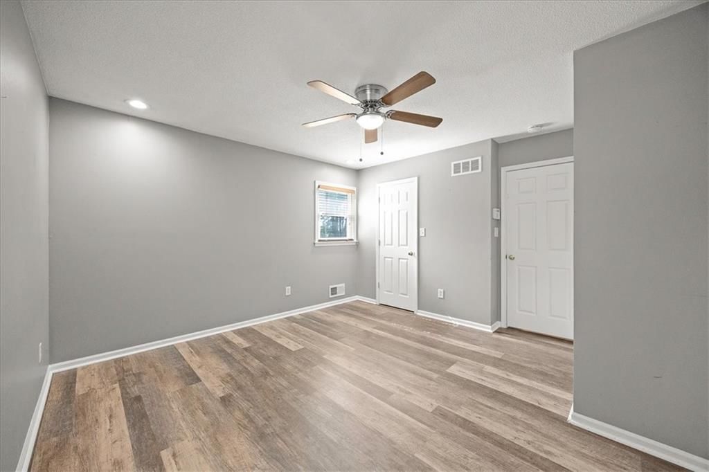 11907 W 143RD Street — photo 15