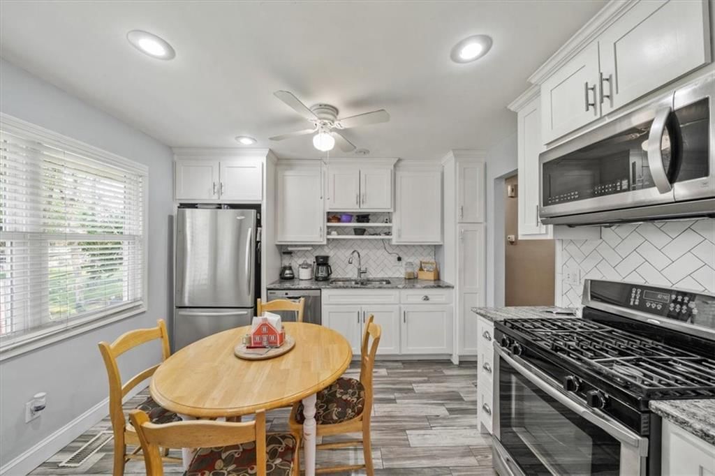 Photo 9 of 27 - 1438 S 25th Street