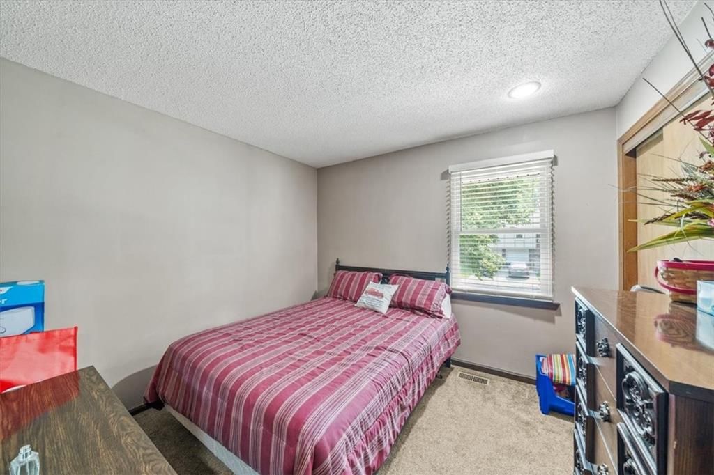 Photo 14 of 27 - 1438 S 25th Street