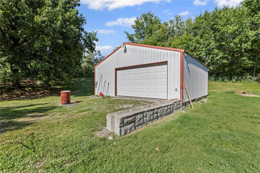 Photo 31 of 57 - 1925 N Redwood Drive