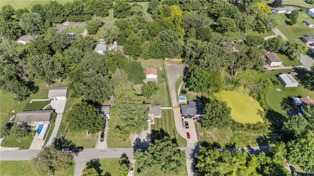 Photo 41 of 57 - 1925 N Redwood Drive