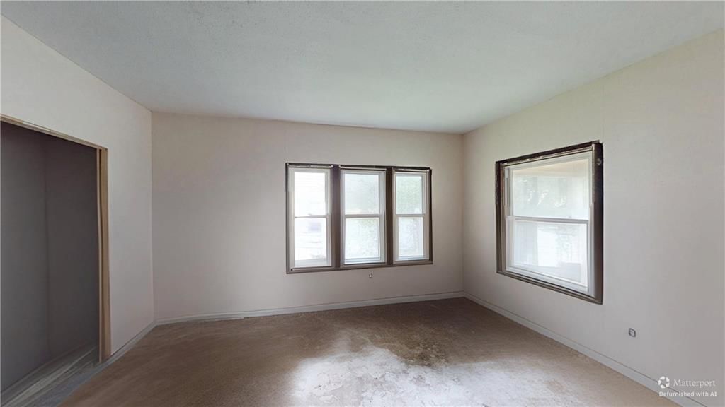 Photo 5 of 13 - 425 N Washington Street