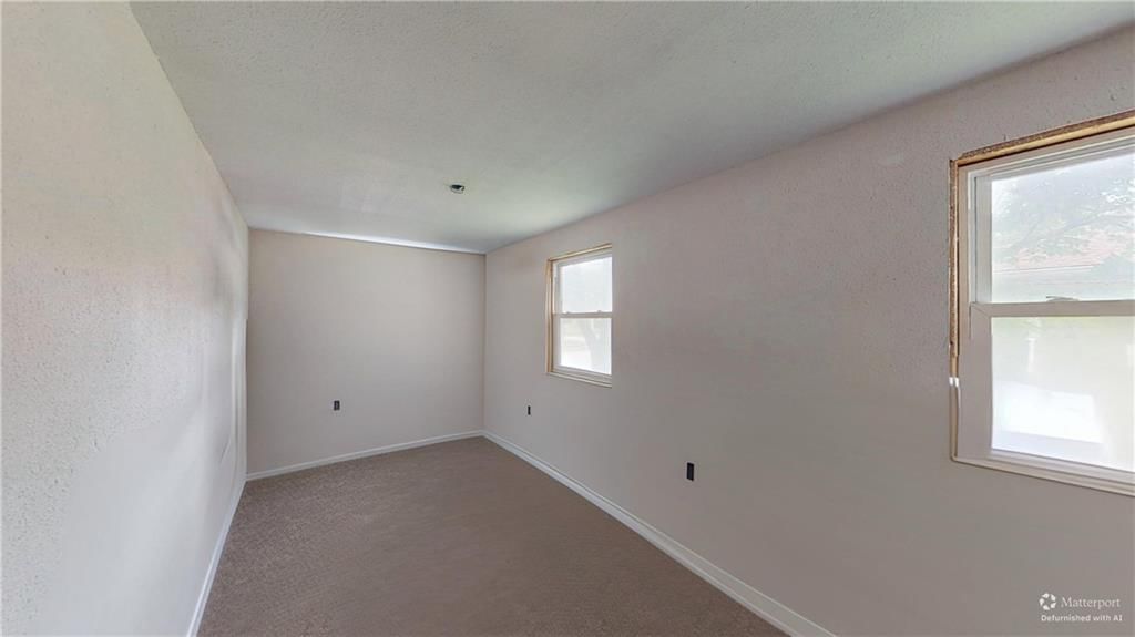 Photo 7 of 13 - 425 N Washington Street