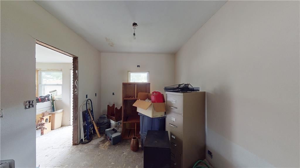 Photo 8 of 13 - 425 N Washington Street