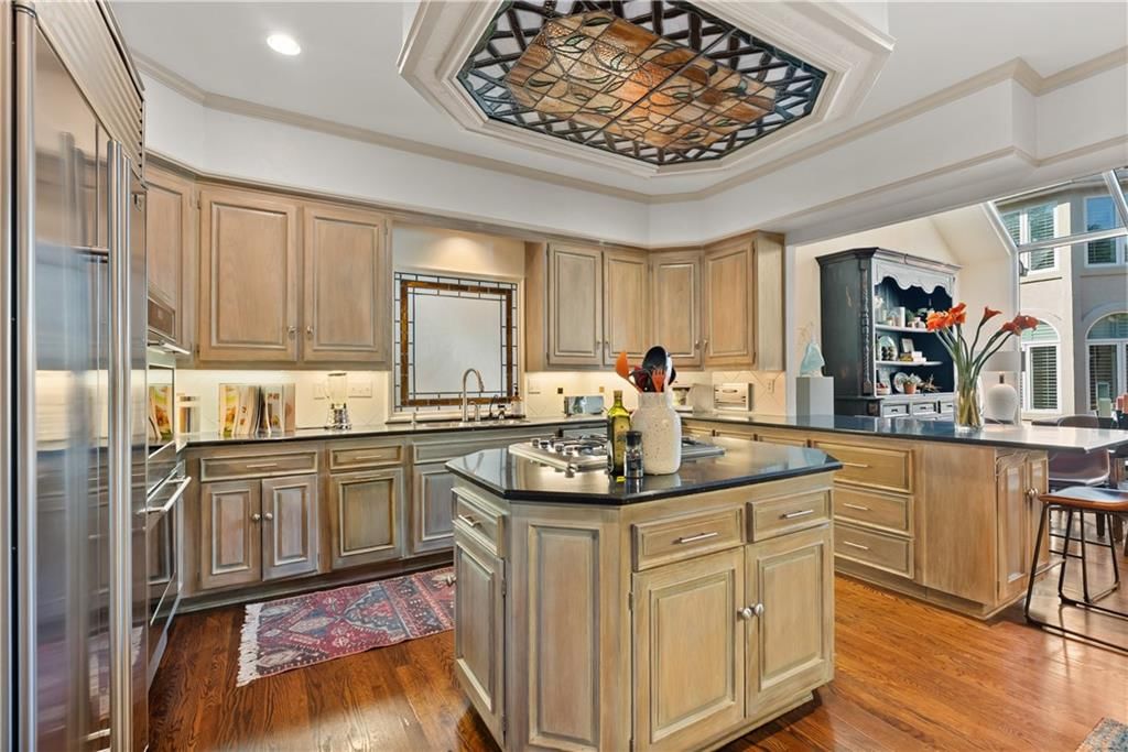 Photo 4 of 54 - 5212 W 98th Terrace