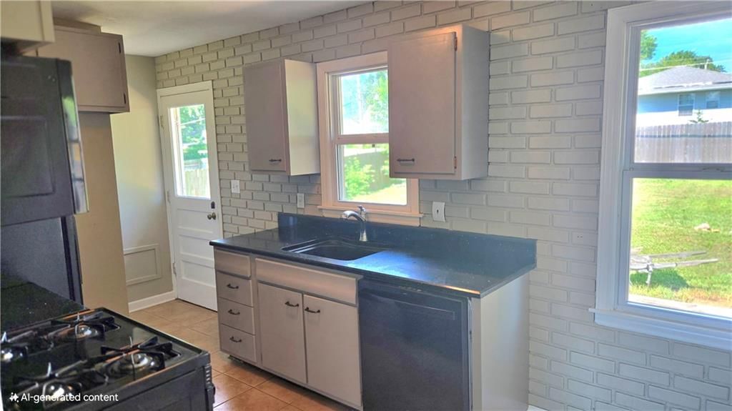 Photo 7 of 14 - 4344 N Denver Avenue
