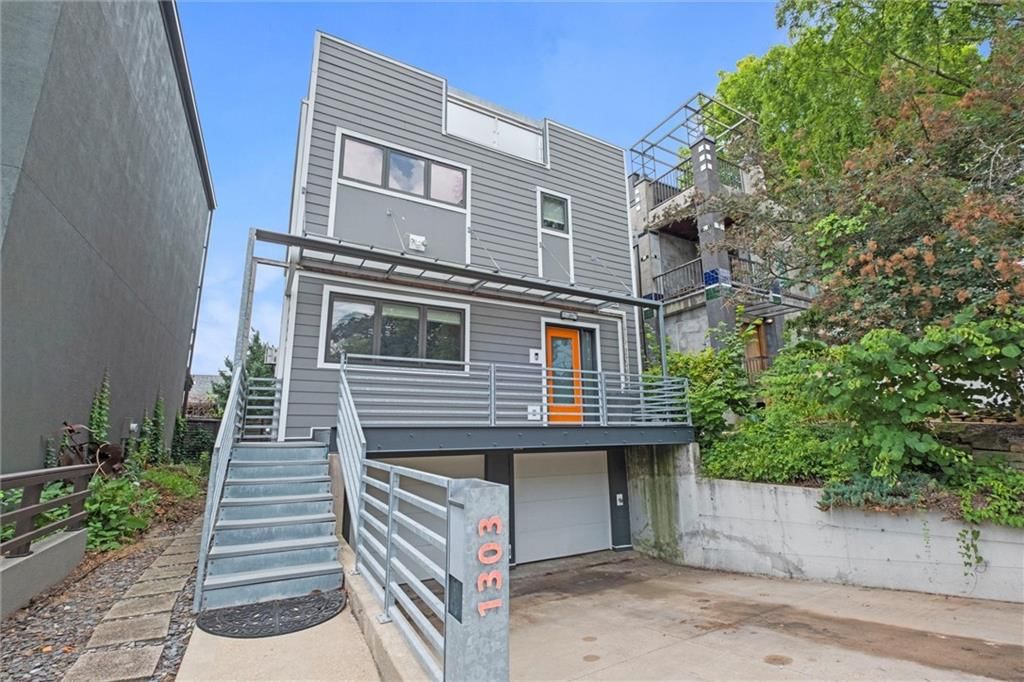 1303 W 47th Street — photo 2