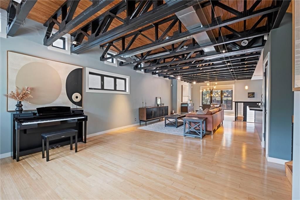1303 W 47th Street — photo 3