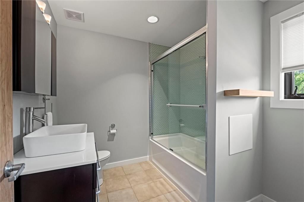 1303 W 47th Street — photo 25