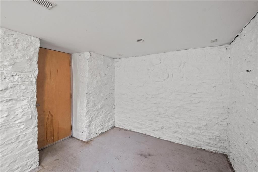 1303 W 47th Street — photo 30