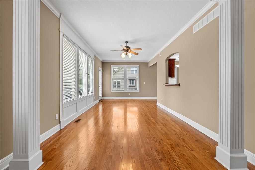 Photo 10 of 33 - 2629 SW Wintergarden Drive