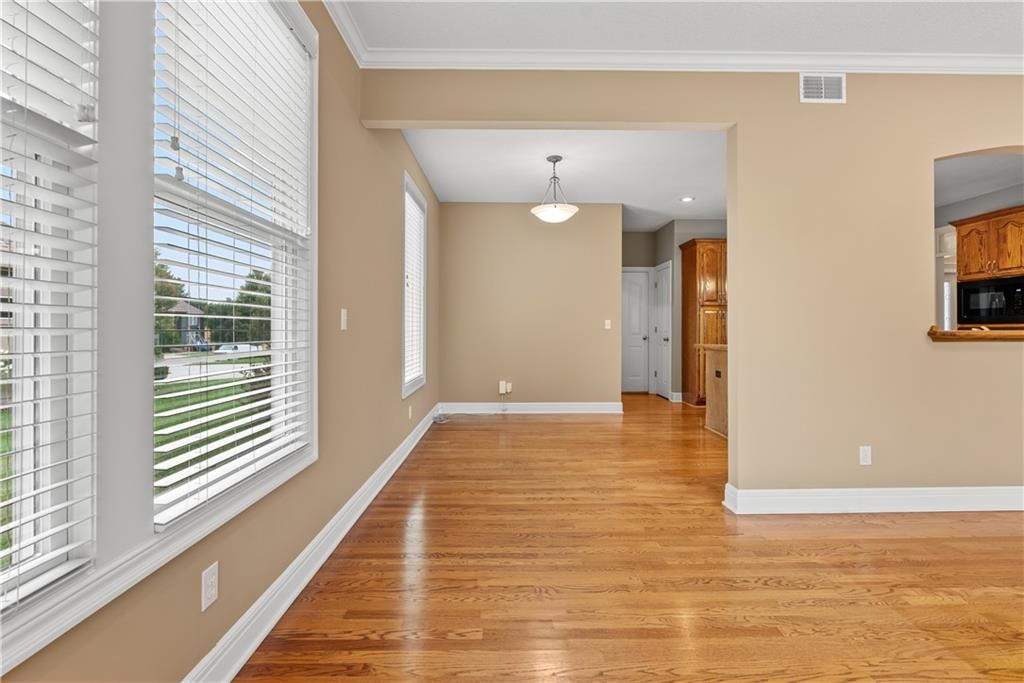 Photo 12 of 33 - 2629 SW Wintergarden Drive