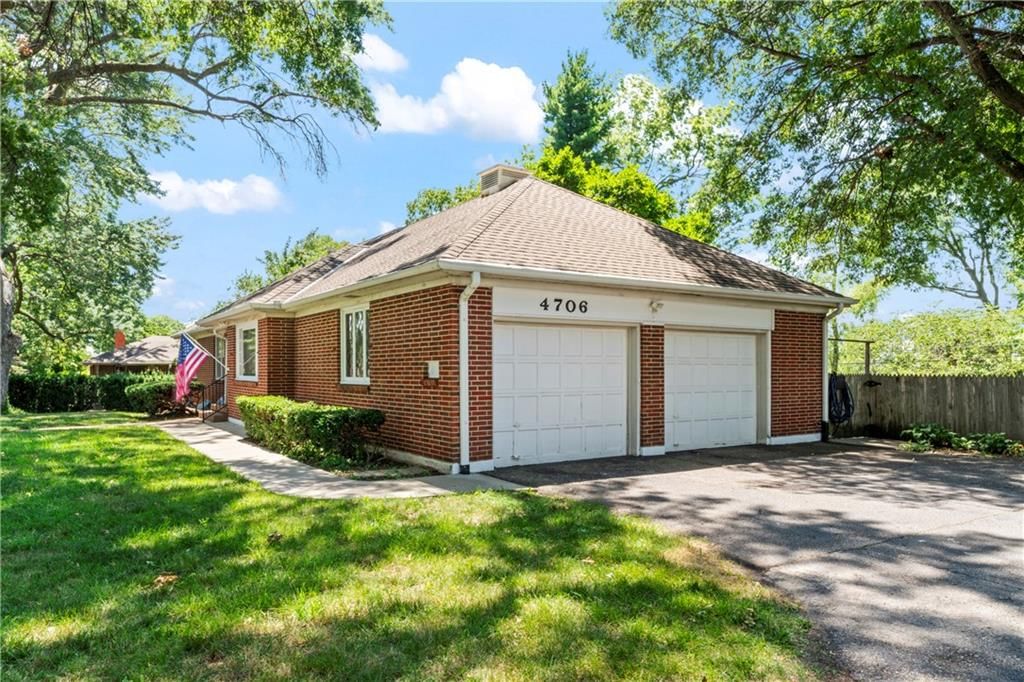 Photo 5 of 61 - 4706 Hedges Avenue