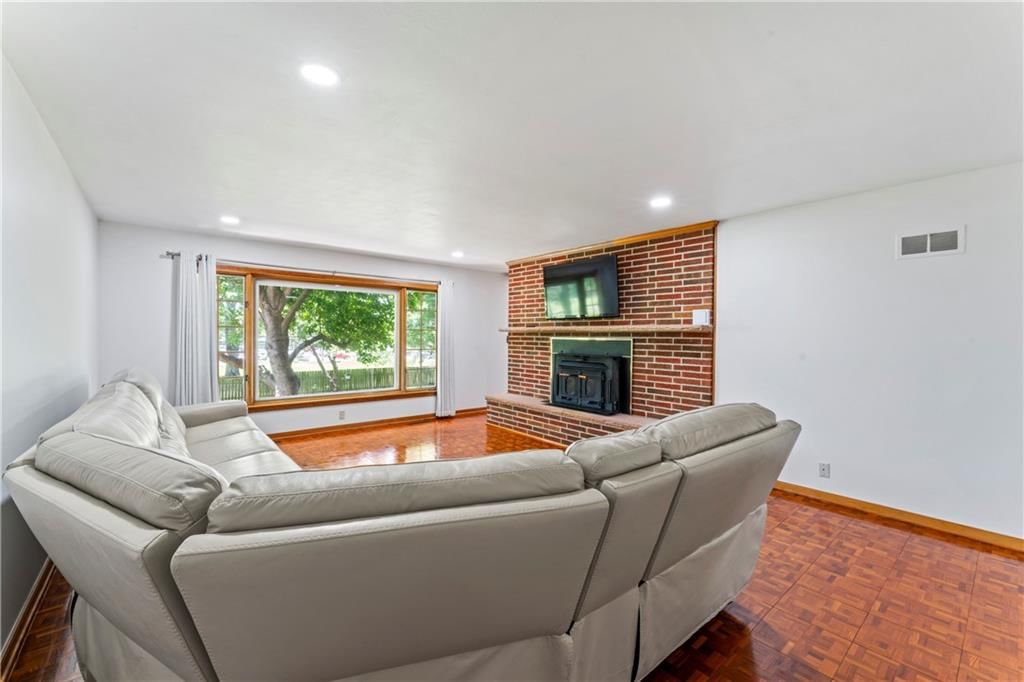Photo 8 of 61 - 4706 Hedges Avenue