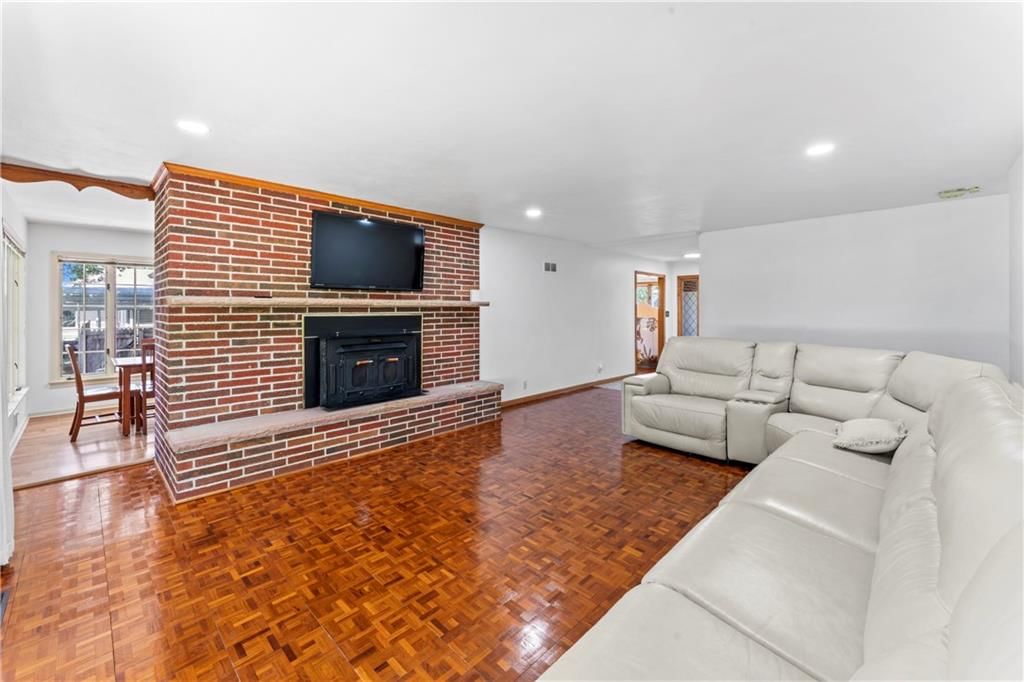 Photo 10 of 61 - 4706 Hedges Avenue