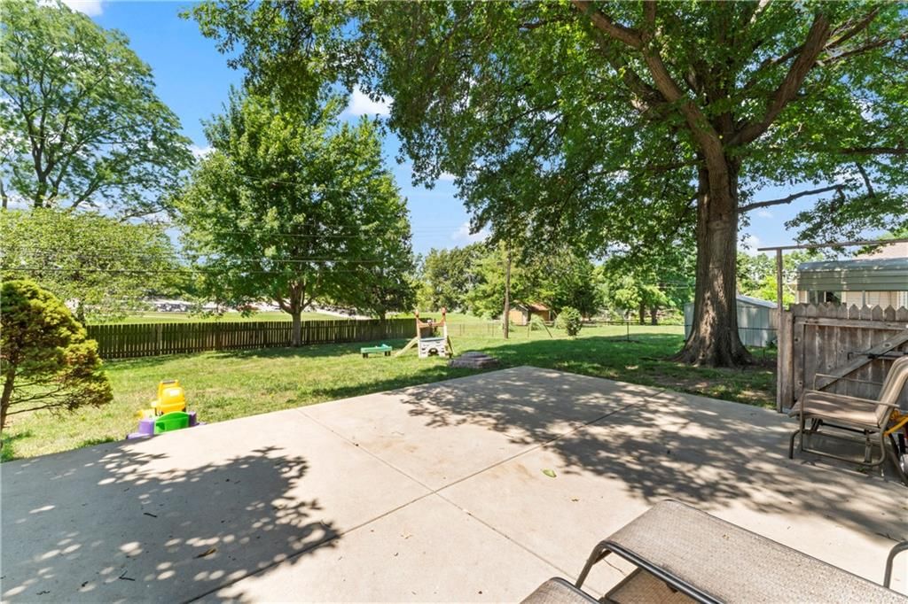 Photo 49 of 61 - 4706 Hedges Avenue