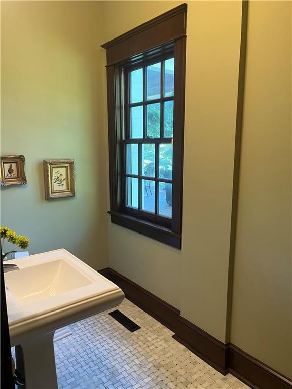 920 N Noyes Boulevard — photo 10