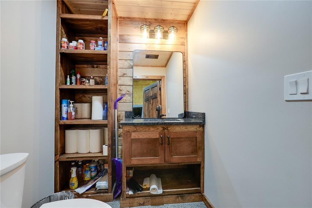 106 NW Locust Street — photo 19