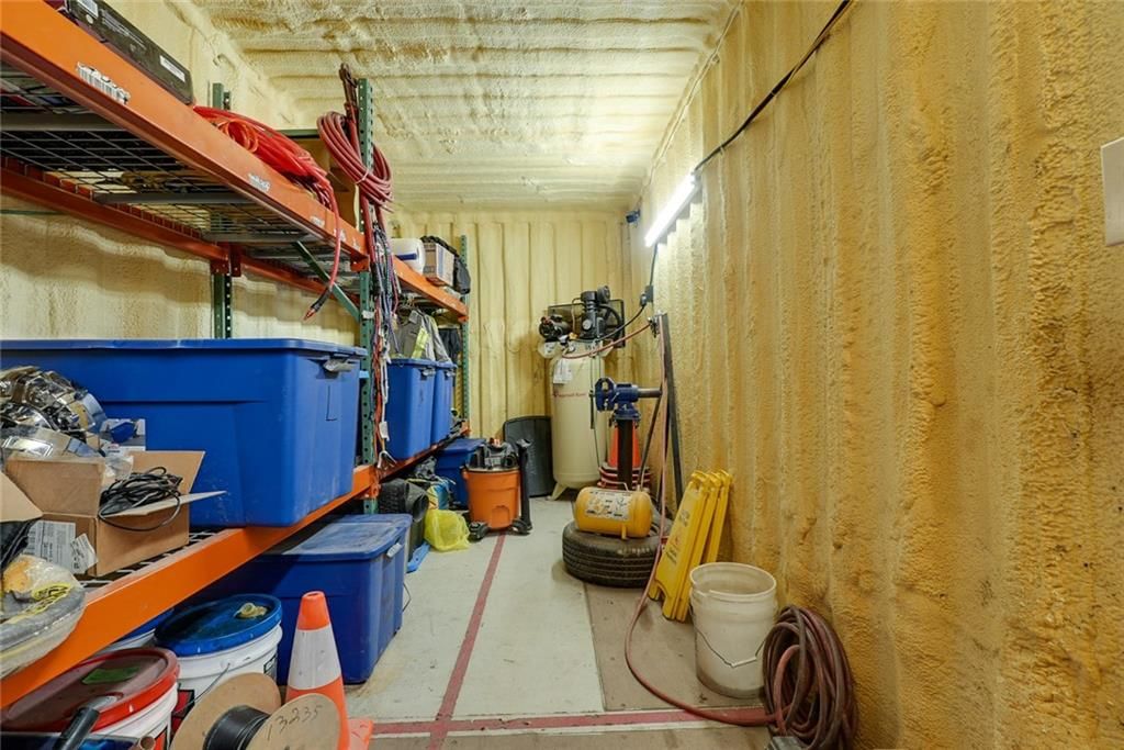 106 NW Locust Street — photo 24
