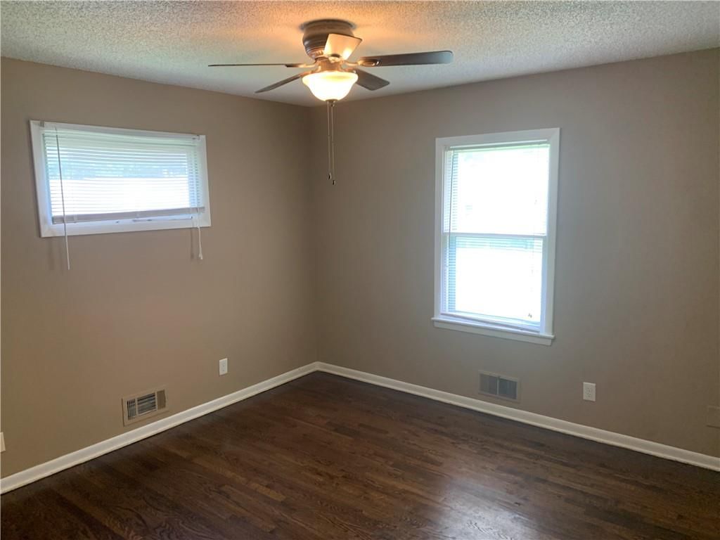 Photo 6 of 13 - 1305 NE 84TH Place