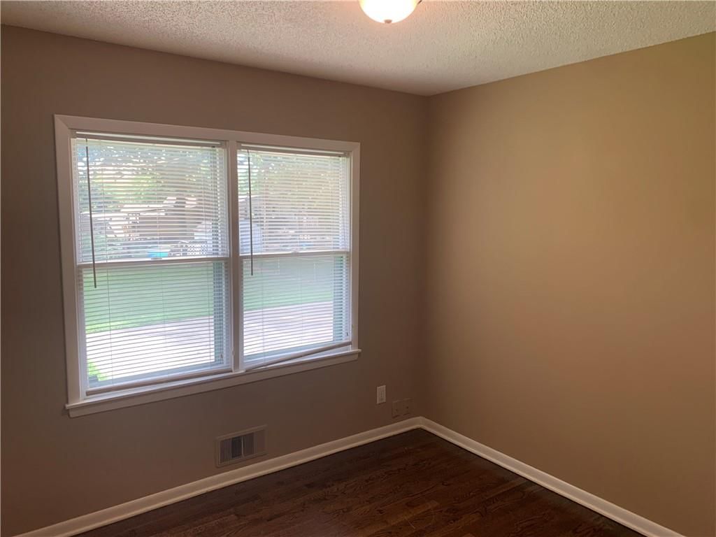Photo 8 of 13 - 1305 NE 84TH Place
