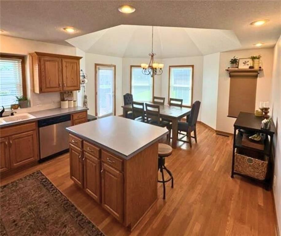 Photo 9 of 32 - 1720 SE Kenwood Drive
