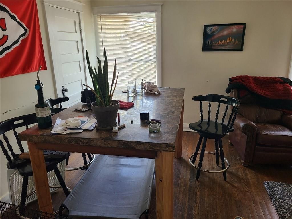 835 W 39TH Terrace — photo 3