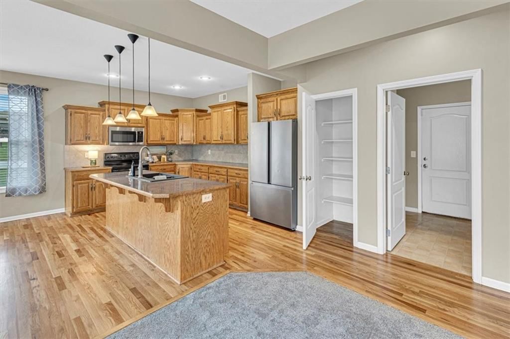Photo 9 of 52 - 801 Englewood Drive