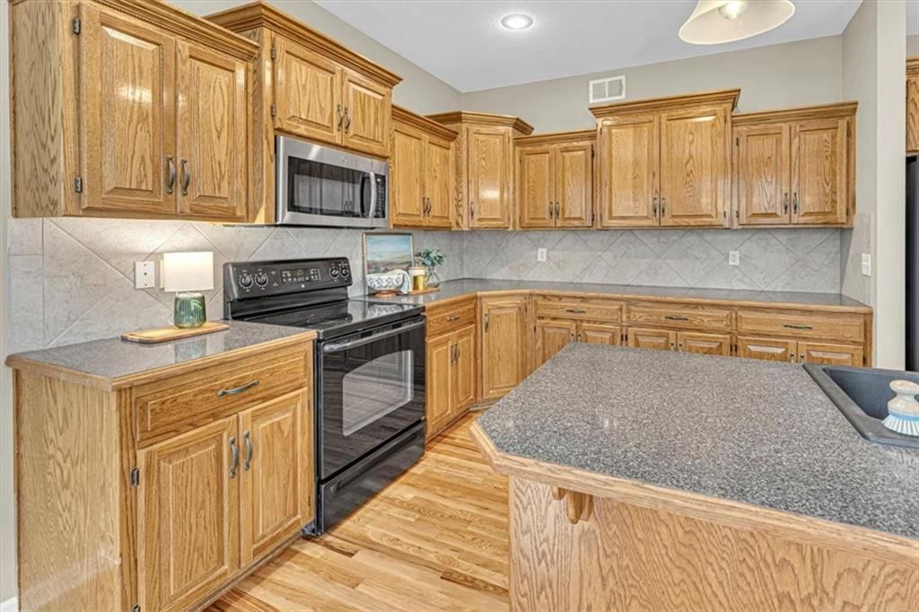 Photo 12 of 52 - 801 Englewood Drive